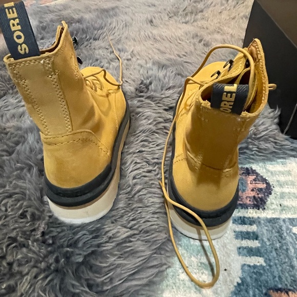 Sorel Hi-Line Lace Up boots - Picture 4 of 5